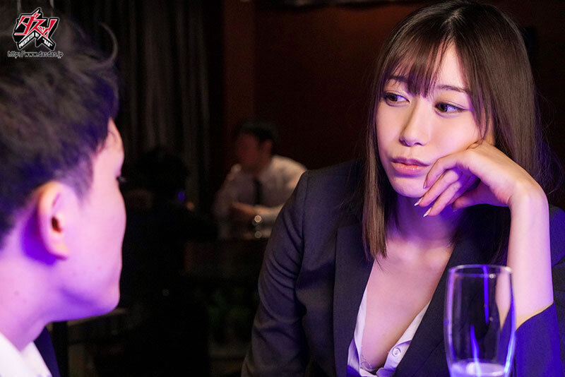 飲みの席で煽られホテルへ