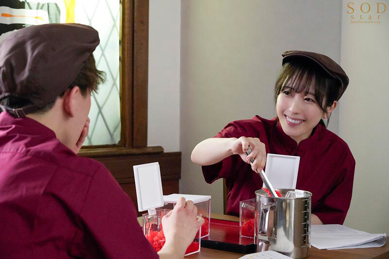 バイト先の牛丼店で大学生と出会い仲良くなる人妻