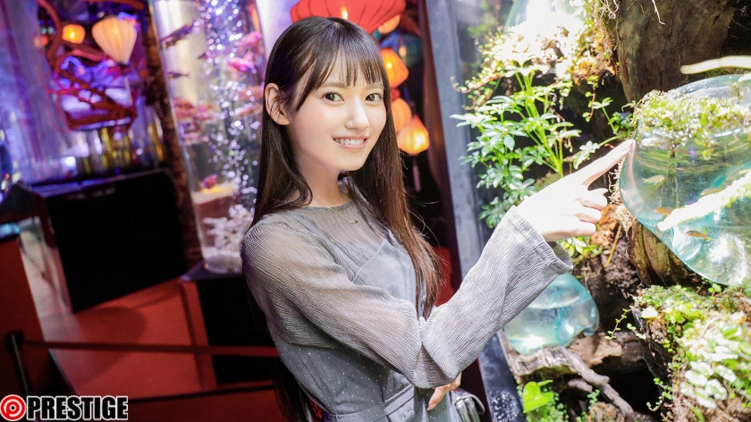 紹介された女性とアクアリウムでデート