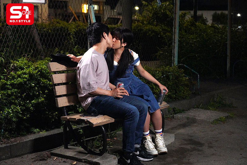 仕事終わりに公園でお酒を飲んで寝取りベロチュー