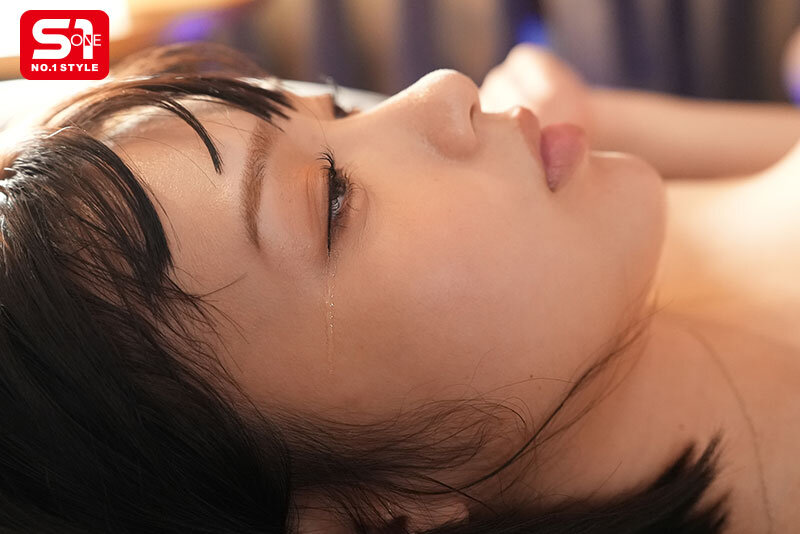 涙を流しながらイキまくりSEX