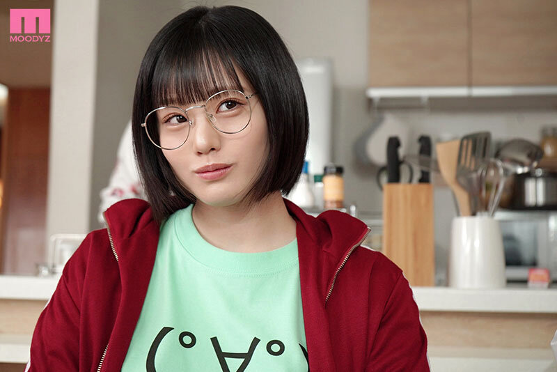 SEXしてしまった兄を見てニヤニヤする妹