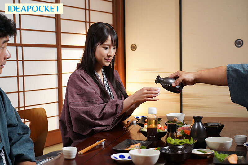 地方ロケで訪れた温泉旅館で地元の社長と食事