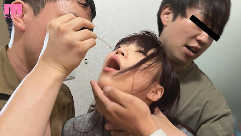 飲み会中に無理やり口を開けられて媚薬を飲まされる